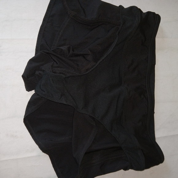 Reebok 3 Pc Bundle Capri Leggings, Shorts & Sports Bra Medium - Picture 7 of 16